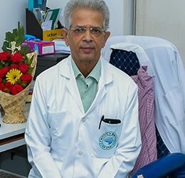 Breaking : सोलापुरात डॉक्टर शिरीष वळसंकर यांनी स्वतःच्या डोक्यात झाडली गोळी? ; प्रकृति गंभीर