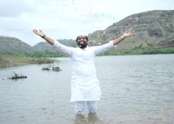 होय हे शक्य आहे ! राम सातपुते यांचा हा फोटो फेसबुकवर का वेधतोय लक्ष