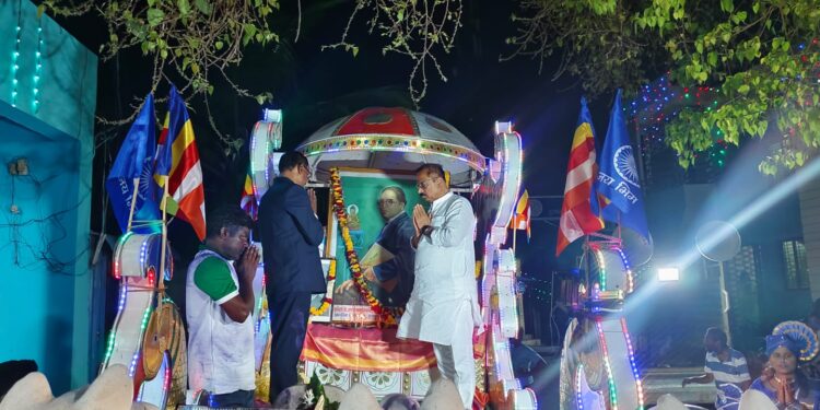 जल्लोषी मिरवणुकीने हगलूरच्या आंबेडकर जयंतीची सांगता ; लेझीम अन् डॉल्बीवर थीरकली तरुणाई