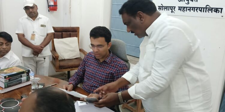 आनंद चंदनशिवे या मागणीसाठी झाले प्रचंड आक्रमक ; घेतली महापालिका आयुक्तांची भेट