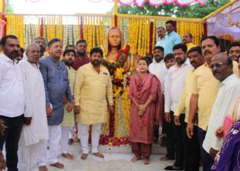 काँग्रेसचे राजमाता अहिल्यादेवींना अभिवादन ; प्रणिती शिंदेंनी सरकारला केलं या विषयी टार्गेट