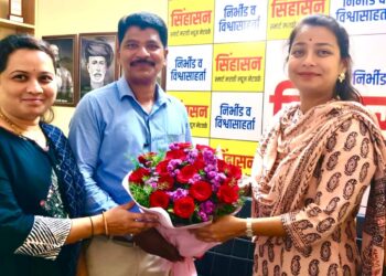 खासदार प्रणिती शिंदेंची सिंहासन कार्यालयाला भेट ; या शब्दात दिल्या शुभेच्छा