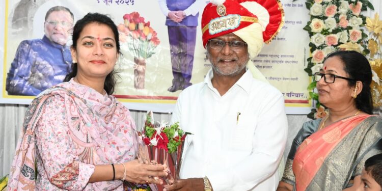 सोलापूर झेडपीच्या या भाऊंची अशी झाली एकसष्ठी साजरी ; ताईंनी पण दिल्या शुभेच्छा