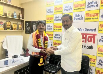 काँग्रेस प्रदेश प्रवक्ते प्रा. काकासाहेब कुलकर्णी यांची सिंहासनला सदिच्छा भेट