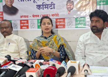 खा. प्रणिती शिंदे यांचा फडणवीसांवर या विषयी हल्लाबोल ; सोलापूर गोवा वरून प्रणिती शिंदे यांनी भाजपची उडवली खिल्ली