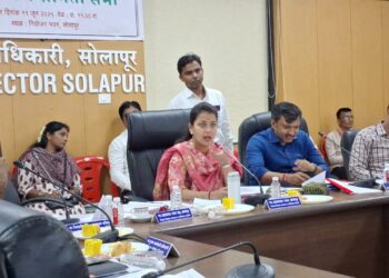 खासदार प्रणिती शिंदे यांनी दिशा समितीची बैठक गाजवली ; शेतकऱ्यांच्या या विषयावर अधिकाऱ्यांना तंबी