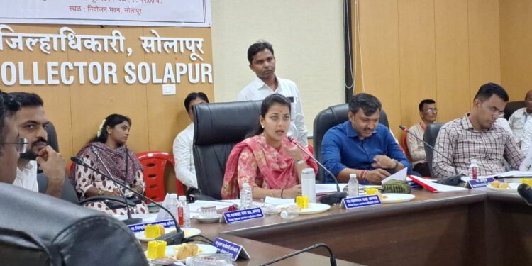 खासदार प्रणिती शिंदे यांनी दिशा समितीची बैठक गाजवली ; शेतकऱ्यांच्या या विषयावर अधिकाऱ्यांना तंबी