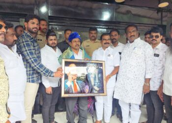 विधानसभा उपाध्यक्ष ना.अण्णा बनसोडे यांचा ईच्छा भगवंताची परिवाराच्या वतीनं जंगी सत्कार