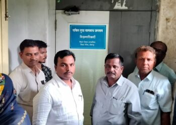 माजी सभापतीने माध्यमिक शिक्षण कार्यालयाला घातले कुलूप ; म्हणे जगताप झाले डोक्याला ताप