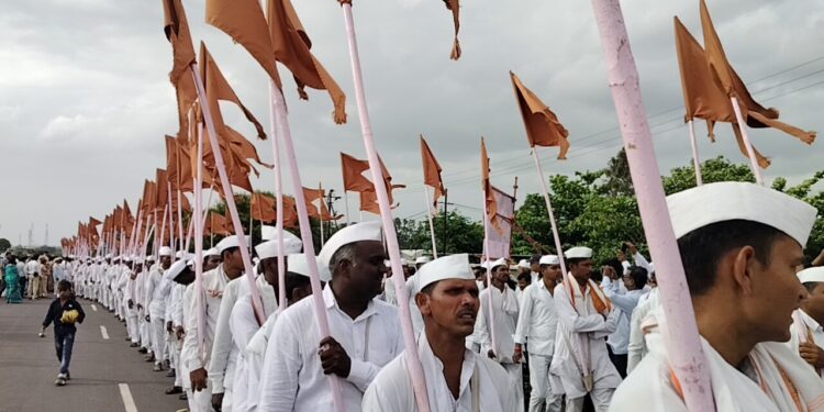 श्री गजानन महाराजांचे भक्तिभावे आगमन, सोलापूर जिल्हा प्रशासनाने केले स्वागत ; जिल्हा परिषदेकडून स्वागताचे उत्कृष्ट नियोजन