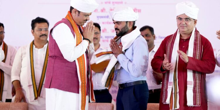 कुलदीप-कोहिनकरांच्या जोडगोळीने यंदाची वारी झाली लयभारी ; जय’कुमारां’ची खंबीर साथ, सीएम कडून कार्याची दखल