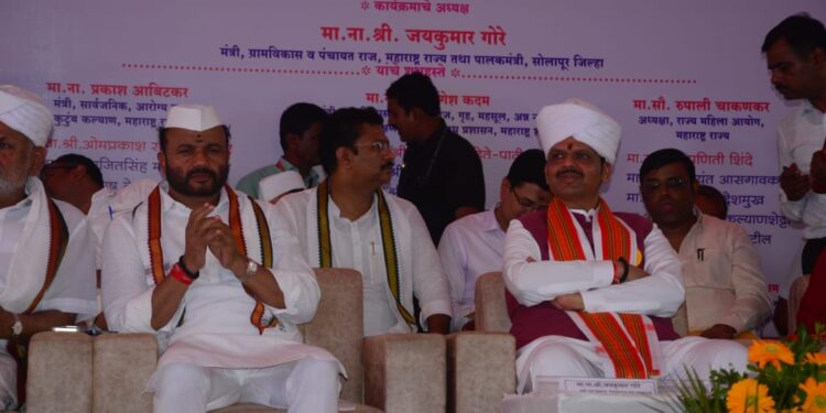 “जयकुमारजी गोरे तुम्ही वारीत नवा बेंचमार्क केला” ; CM देवेंद्र फडणवीस यांचे गौरवोद्गार