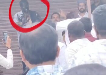 सोलापूरचे अक्कलकोट मध्ये मोठा राडा ; संभाजी ब्रिगेडचे अध्यक्ष प्रवीण गायकवाड यांना काळे फासले