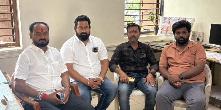 सोलापूरात संभाजी ब्रिगेडच्या कार्यकर्त्यांना पोलिसांनी घेतले ताब्यात