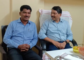 IAS मिलिंद शंभरकर यांची सिंहासन कार्यालयाला भेट ; सोलापूरच्या आठवणींना उजाळा