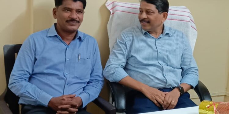 IAS मिलिंद शंभरकर यांची सिंहासन कार्यालयाला भेट ; सोलापूरच्या आठवणींना उजाळा