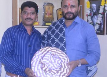 पालकमंत्री जयकुमार गोरे यांची ‘सिंहासन’ला सदिच्छा भेट ; सुपरफास्ट बातम्यांचे केले कौतुक