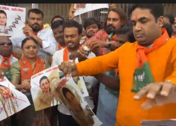 खासदार प्रणिती शिंदे यांचे ते वक्तव्य ; आमदार देवेंद्र कोठे यांनी सोलापूरकरांच्या वतीने मागितली माफी