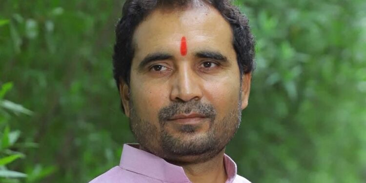 राष्ट्रवादी जिल्हाध्यक्ष संतोष पवार यांच्या जिल्हा दौऱ्याला सुरुवात ; आमदार सचिन कल्याणशेट्टी यांच्या उपस्थितीत कार्यक्रम