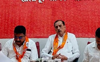 सोलापुरात एकनाथ शिंदेंना जोरदार धक्का ; तब्बल 11 पदाधिकाऱ्यांचे राजीनामे