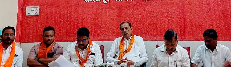 सोलापुरात एकनाथ शिंदेंना जोरदार धक्का ; तब्बल 11 पदाधिकाऱ्यांचे राजीनामे