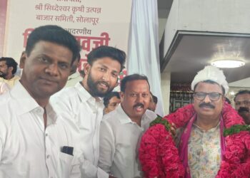 दिलीप ‘मालकां’वर शुभेच्छांचा वर्षाव ; सुमित्रा निवासस्थानी सत्काराला प्रचंड गर्दी