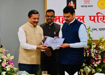 ग्रेट दिलीप स्वामी ! सीएम देवेंद्र फडणवीस यांनी का दिली कौतुकाची थाप ; महसुलमंत्री यांचे कडून ही कौतुक..!