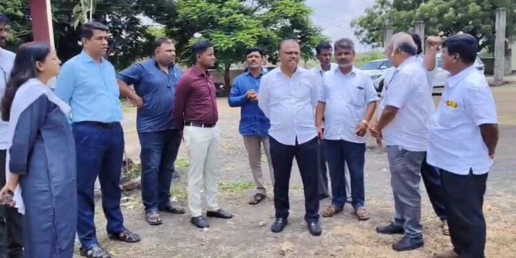नियोजन विभागाकडून सोलापुरात झालेल्या कामांच्या तपासण्या ; नियोजन उपायुक्त सोलापूर दौऱ्यावर