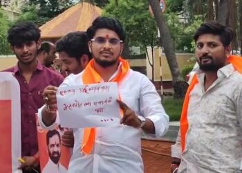 सोलापुरातून एकनाथ शिंदेंना लिहिले रक्ताने पत्र ; भरत गोगावले यांना पालकमंत्री करा