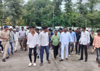 सोलापुरात पारधी समाजाची व्यायाम शाळा जाळली ! समाज आला जिल्हाधिकारी कार्यालयात