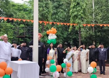 सोलापूर जिल्हा परिषदेत स्वातंत्र्यदिनी शासकीय ध्वजारोहण उत्साहात