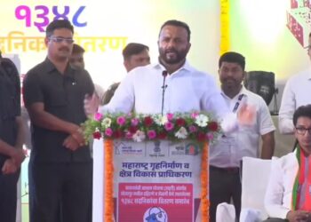 साहेब, सोलापूरकरांना गणेशोत्सव विसर्जनपूर्वी शब्द दिलाय ; पालकमंत्री गोरे यांनी फडणवीसांकडे काय मागितले