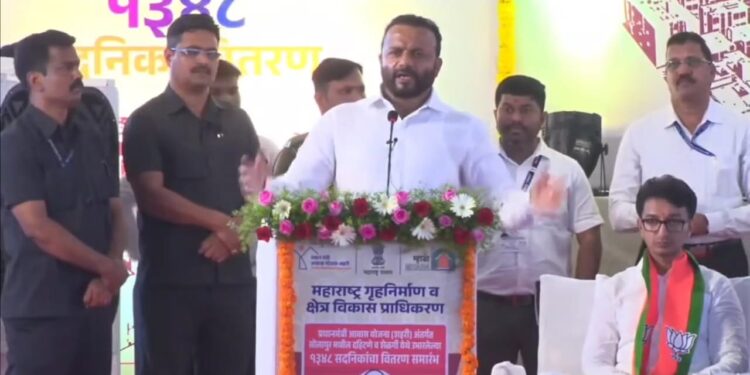 साहेब, सोलापूरकरांना गणेशोत्सव विसर्जनपूर्वी शब्द दिलाय ; पालकमंत्री गोरे यांनी फडणवीसांकडे काय मागितले