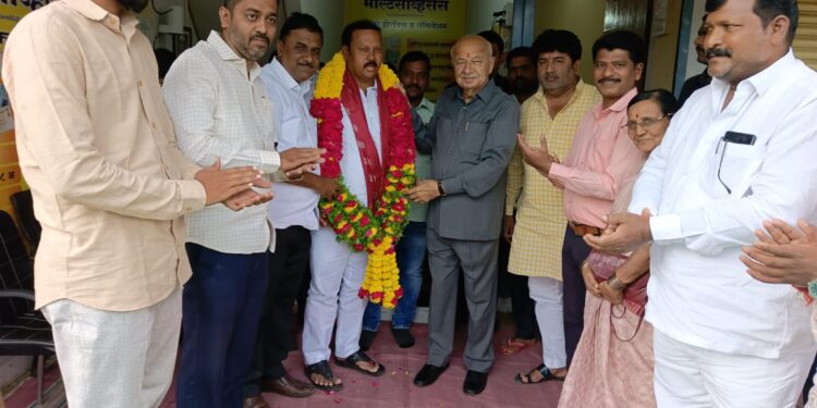 सुशीलकुमारांच्या उपस्थितीत रणधिरे- हत्तुरे युवा पिढीच्या एकीचा नारा ! साहेबांनी दिला जुन्या आठवणींना उजाळा