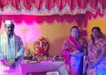 चेअरमन दिलीप माने यांच्या हस्ते ब्रह्मदेवदादा माने बँकेत श्री’ची प्रतिष्ठापना ; हा व्यक्त केला मानस