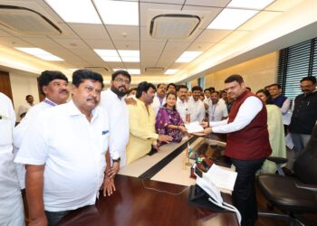 सोलापूर शहराचा 99 कोटींचा काय आहे विषय ; ज्यासाठी खा. प्रणिती शिंदे भेटल्या मुख्यमंत्र्यांना ; यासाठी ही त्या होत्या आग्रही