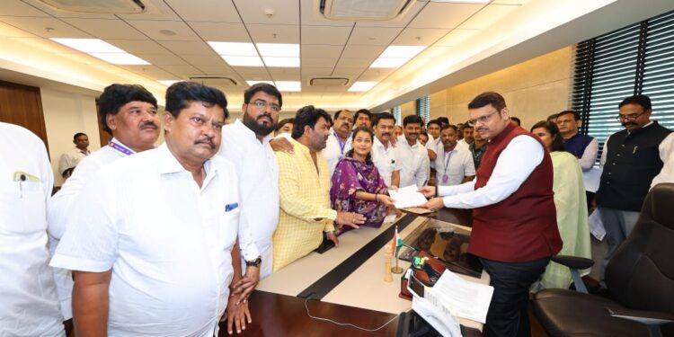 सोलापूर शहराचा 99 कोटींचा काय आहे विषय ; ज्यासाठी खा. प्रणिती शिंदे भेटल्या मुख्यमंत्र्यांना ; यासाठी ही त्या होत्या आग्रही