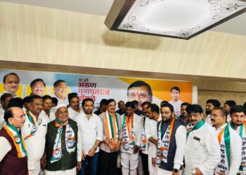 सोलापुरात मुस्लिम कार्यकर्त्यांना अजितदादांची क्रेझ ; काँग्रेसच्या माजी सभागृह नेत्याने सोडला हात