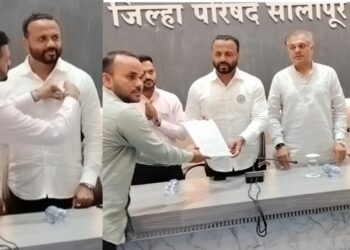 सोलापूर जिल्हा अग्रेसर ठेवा ; पालकमंत्र्यांनी बुके नाकारत 168 अनुकंप पदभरतीचे आदेश केले वाटप