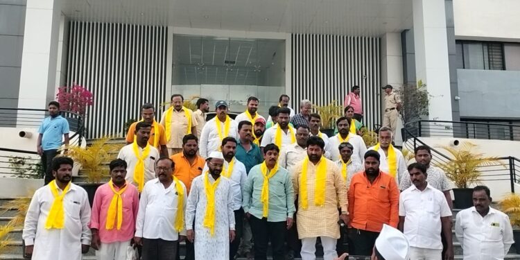 सोलापुरात लक्ष्मण हाक्केंसाठी सर्वपक्षीय धनगर नेते एकवटले !