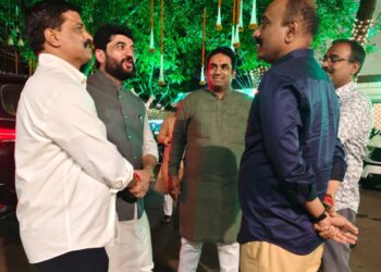 आता मुंबईच नाही तर सोलापूरहून विमानाने बंगळुरूला ; मुख्यमंत्र्यांनी प्रधानमंत्र्यांच्या वाढदिवसाची दिली भेट