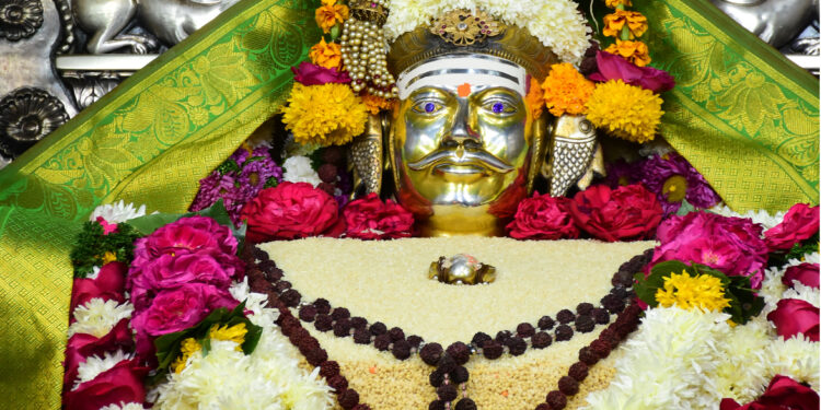 सिद्धरामेश्वरांच्या ६८ लिंगांच्या विकासासाठी मुख्यमंत्री सरसावले ! देवेंद्र कोठेंचा पाठपुरावा, मिळणार इतका निधी