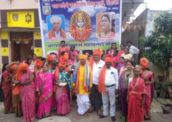 सोलापुरात आराधी महिलांना महाप्रसादाचे वाटप ; यलम्मा देवी संस्थेचा उपक्रम