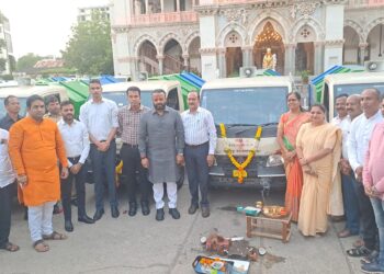 शहर स्वच्छतेच्या ताफ्यात नव्या 25 घंटागाड्या दाखल ; पालकमंत्र्यांच्या हस्ते लोकार्पण