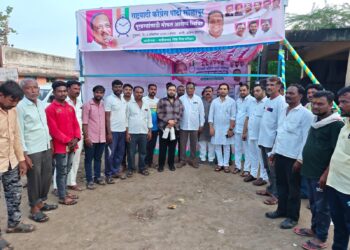 अरे बाबा ! अजितदादा राष्ट्रवादीच्या कार्यक्रमाला मिस्त्रींची उपस्थिती ! नजीब शेख यांनी पूरग्रस्तांच्या आरोग्याची घेतली अशी काळजी