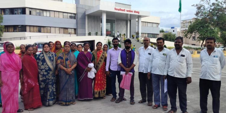 आष्टे गावाचे पुनर्वसन करा ; पूरग्रस्त ग्रामस्थ जिल्हाधिकारी कार्यालयात, ग्रामस्थ अजूनही मदतीच्या प्रतीक्षेत