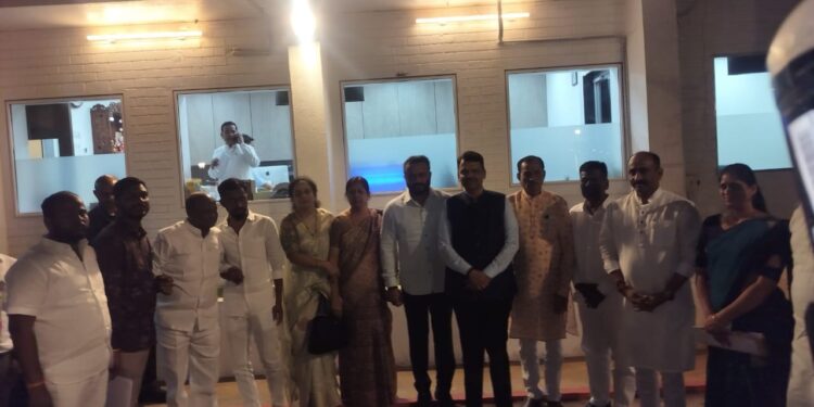 सोलापुरात कार्यक्रमाला उपस्थिती अन् मुंबईमध्ये घेतला प्रवेश ; विजय देशमुख यांच्या विरोधात उघड प्रचार करणारे पुन्हा भाजपमध्ये