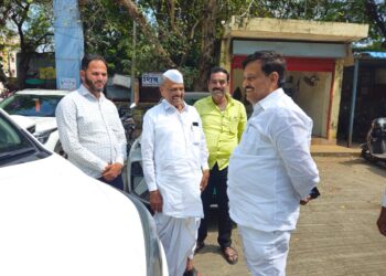 सुभाष देशमुख भेटले अन् काका साठेंचे मन बदलू लागले ! उत्तर तालुक्याच्या बैठकीत काय घडले