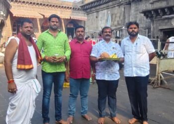 आई तुळजाभवानी माते, सुनेत्रा वहिनींना दीर्घायुष्य लाभो ; सोलापूरच्या भाऊंनी घातले साकडे