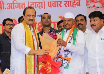 अजित पवारांची साहेबांच्या लाडक्या काका साठेंवर स्तुतीसुमने ; काका म्हणजे….